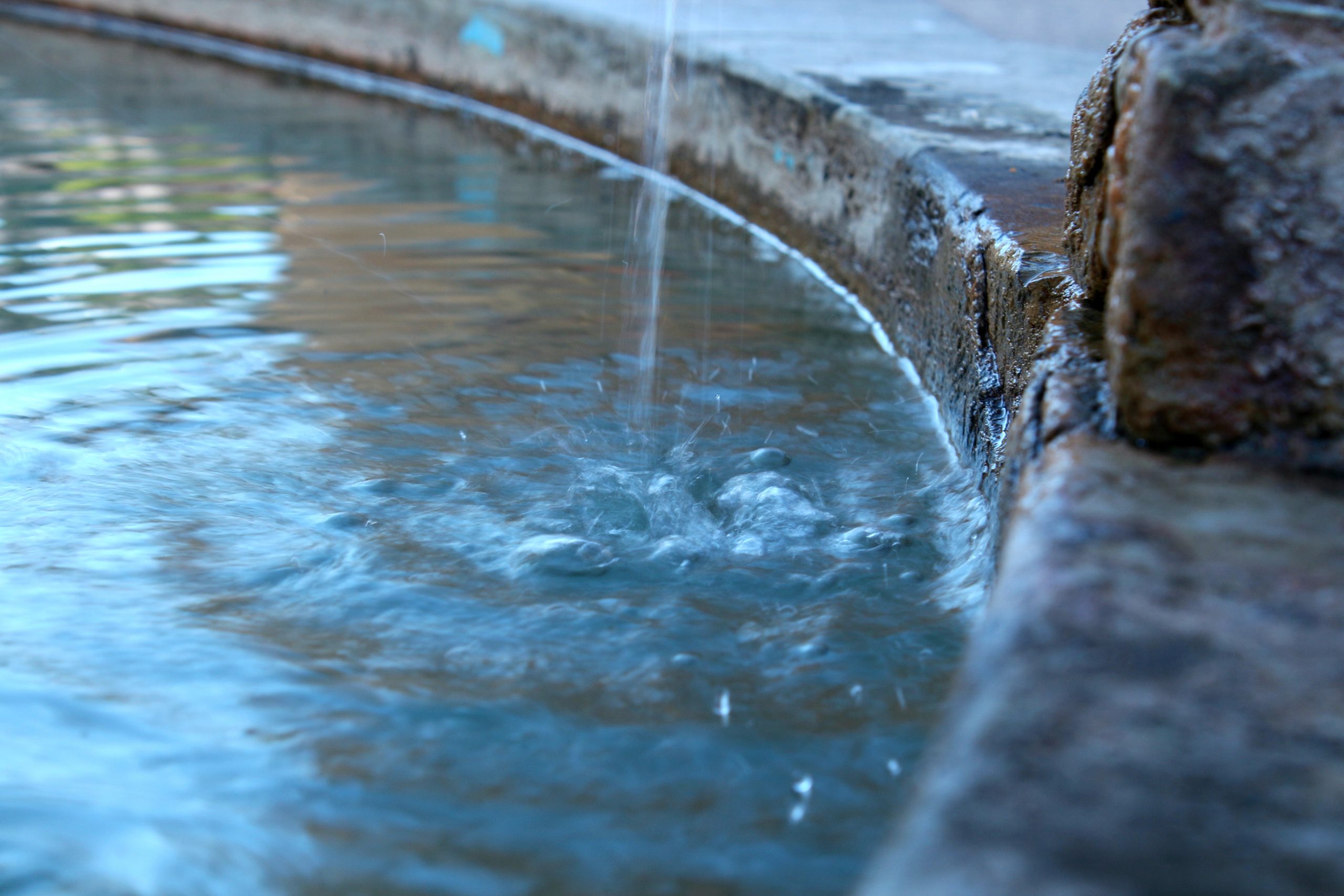 agua1 EL AGUA, FUENTE DE VIDA Y NO DE LUCRO